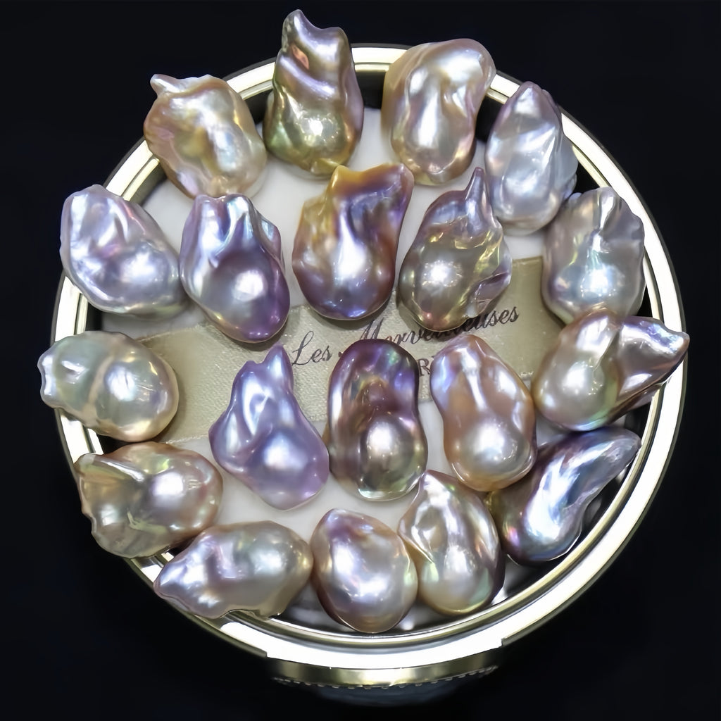 A06. Large Baroque Pearl Clam (2–3 Baroque Pearls)